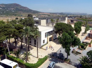 Caxton College